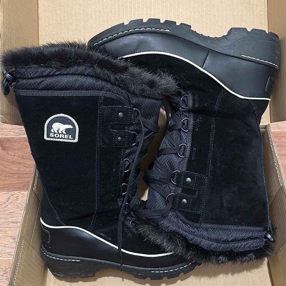⭐️Lightly Worn Once: Black Sorel Tivoli III High in size 8.5⭐️
